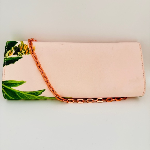 NWOT Ted Baker Light Pink Floral Printed Clutch - Picture 2 of 12